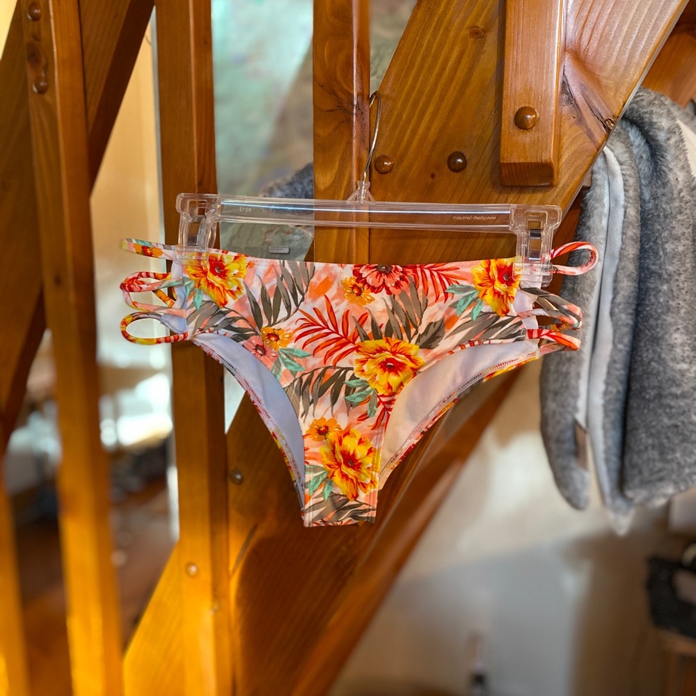 HOLLISTER FLORAL BIKINI BOTTOMS
